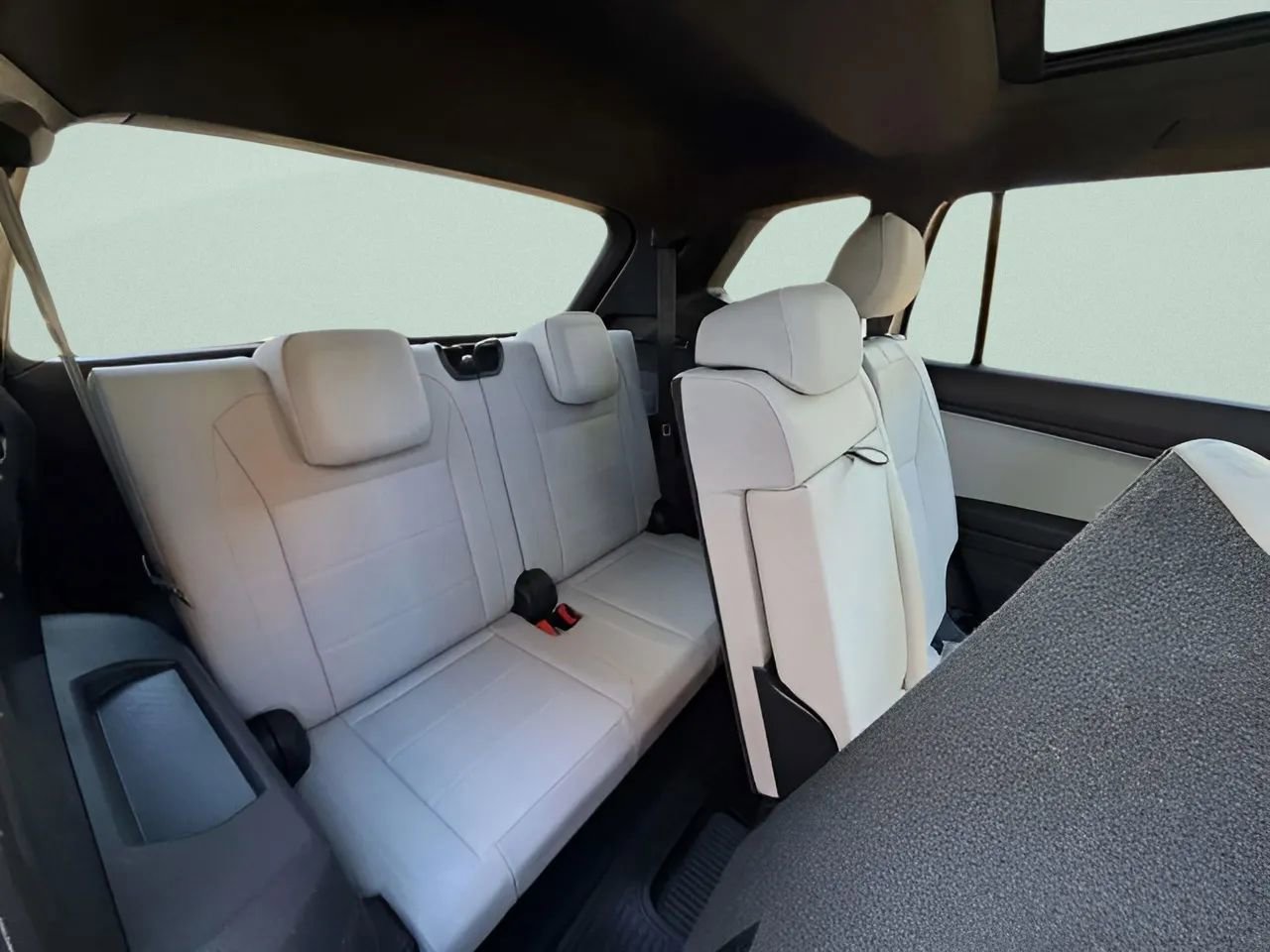 Used 2021 Volkswagen Tiguan SE R-Line w/ 3rd Row Seat Package image 26