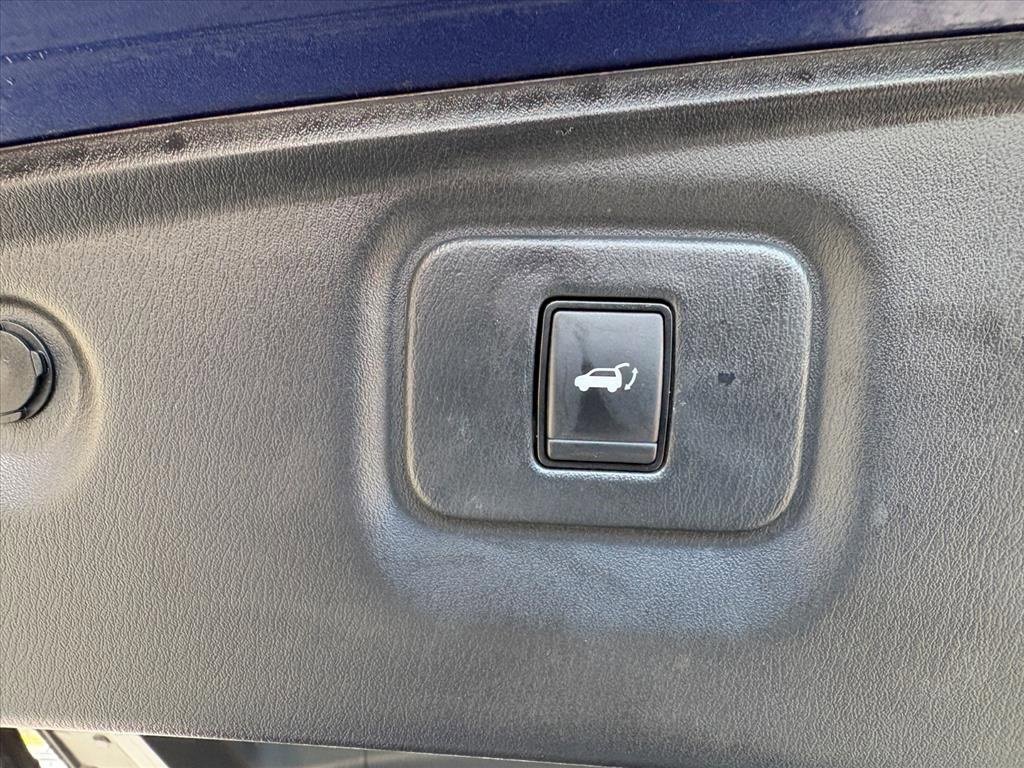 Used 2019 Nissan Pathfinder Platinum w/ Cargo Package image 24