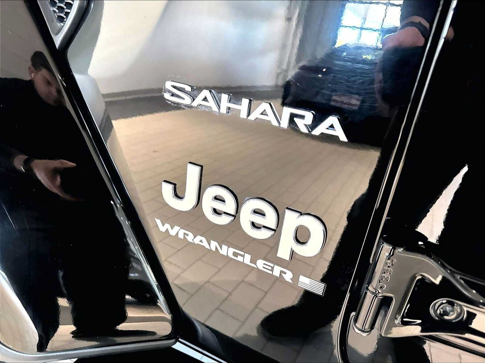 Used 2024 Jeep Wrangler Unlimited Sahara w/ Safety Group AWD/4WD image 35