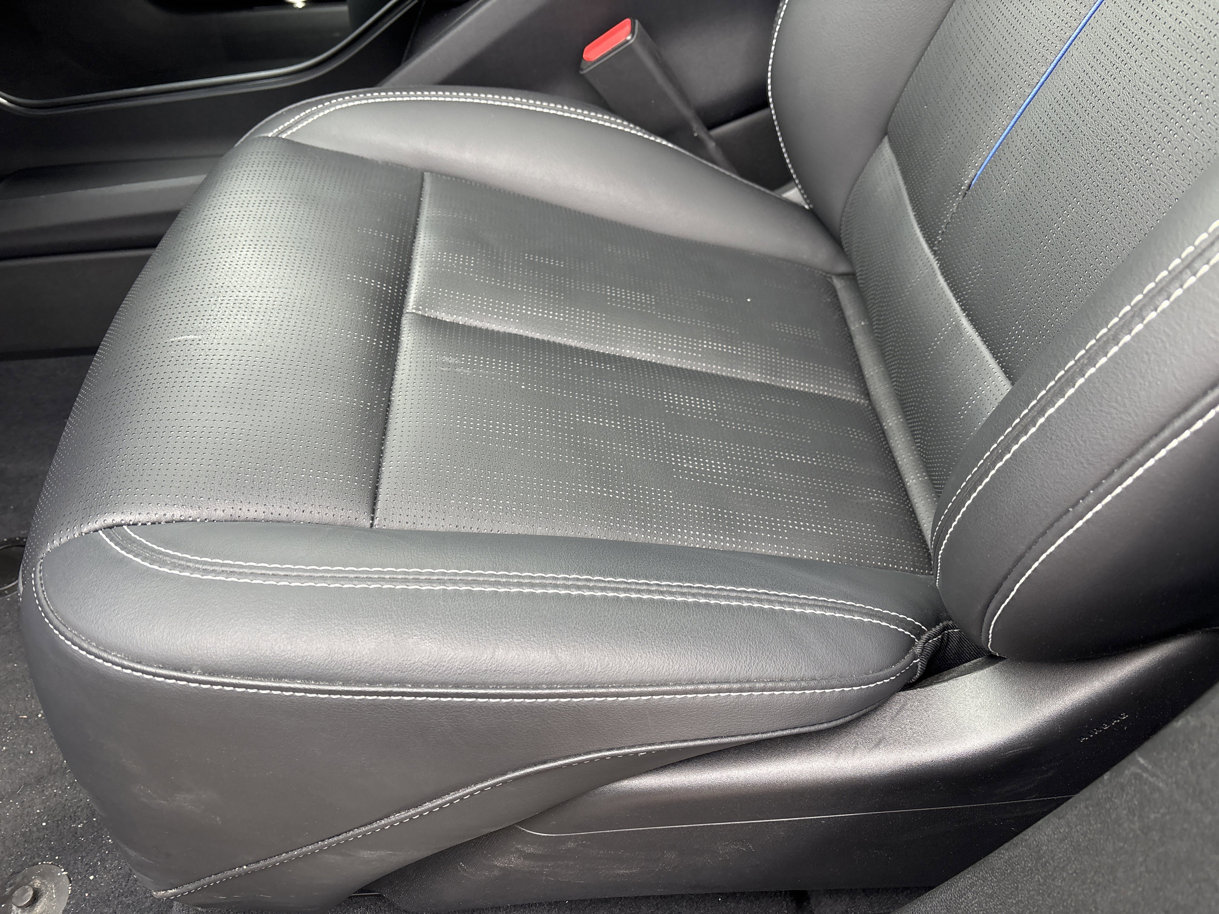 Used 2024 Cadillac Lyriq Luxury w/ LPO, Floor Liner Package image 27