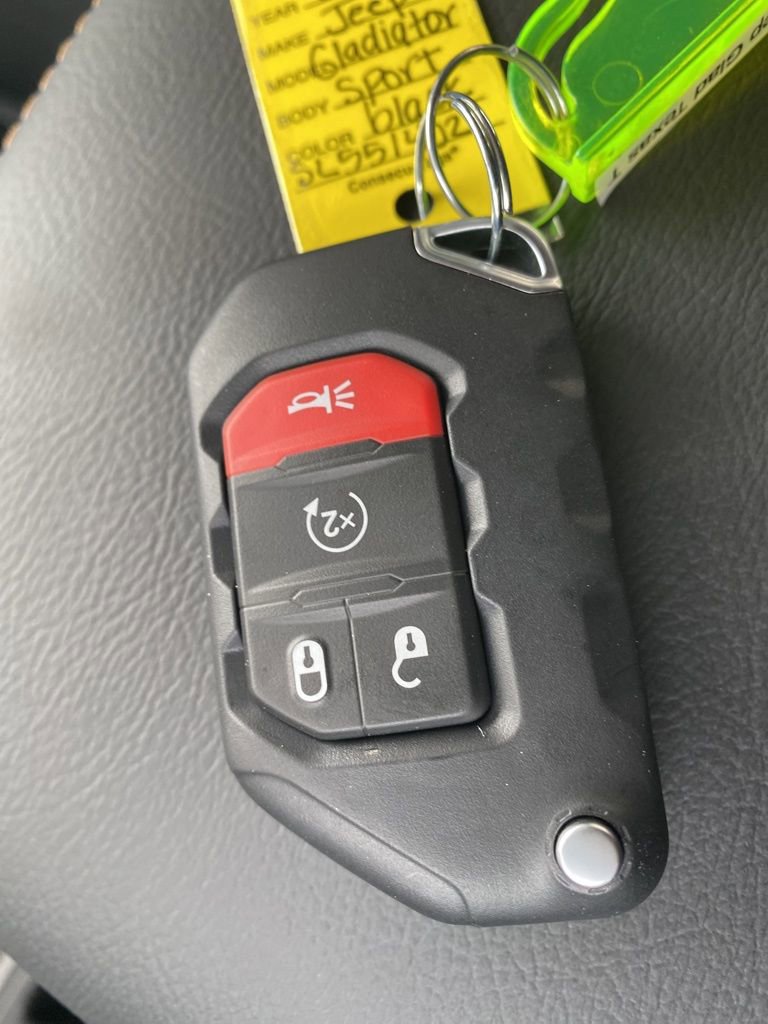 Used 2025 Jeep Gladiator High Tide image 42