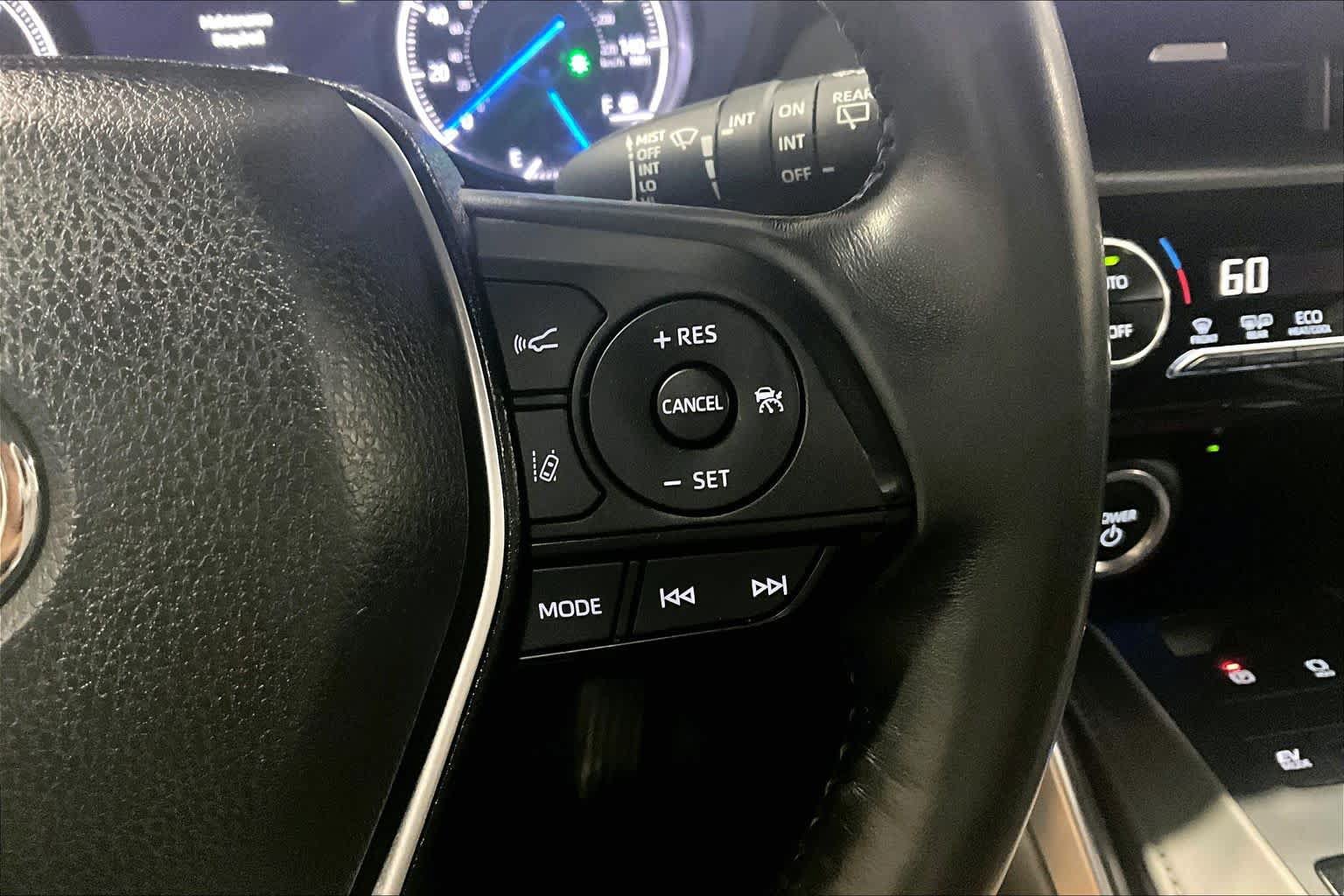Used 2023 Toyota Venza LE AWD/4WD image 25