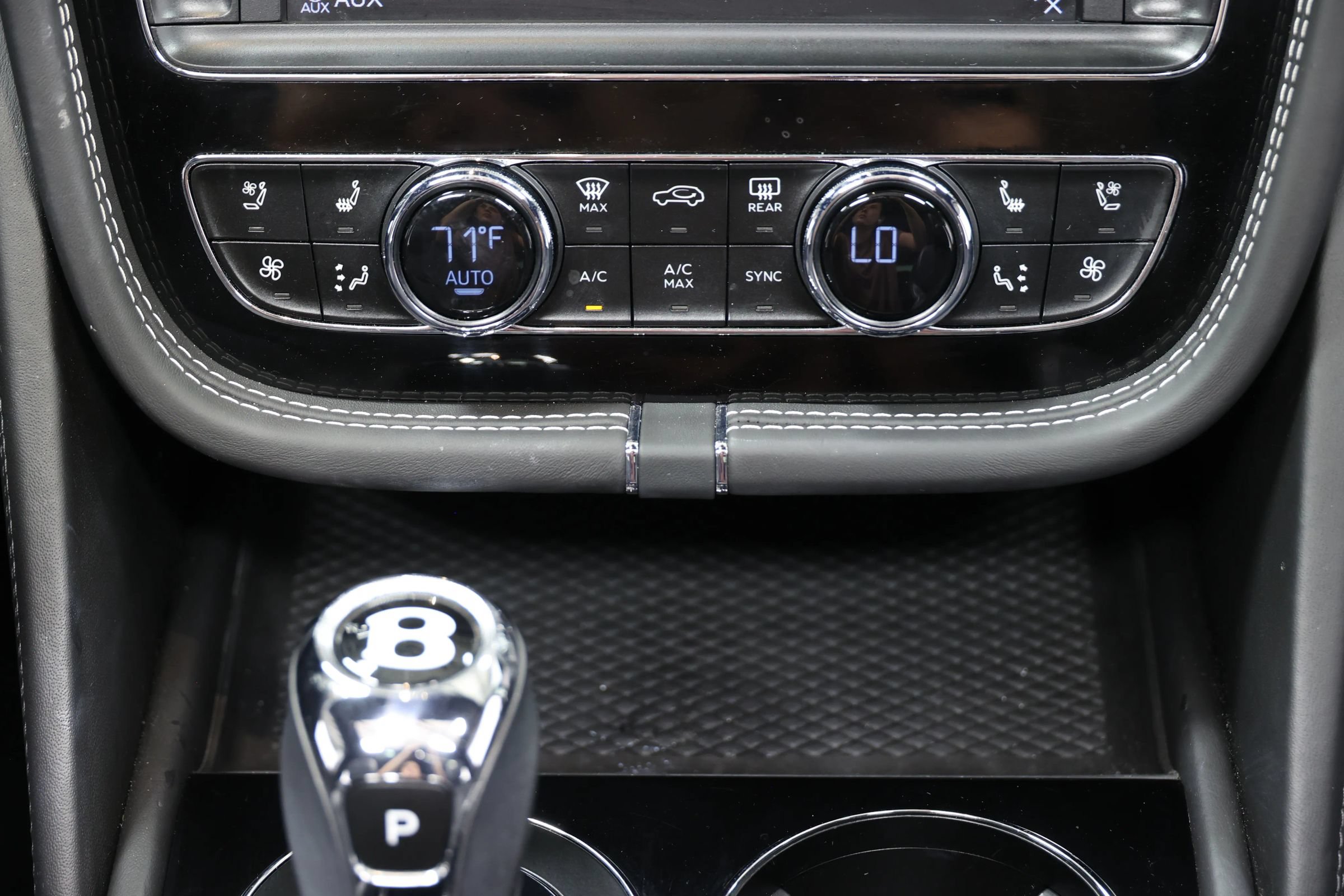 Used 2018 Bentley Bentayga Onyx Edition AWD/4WD image 42