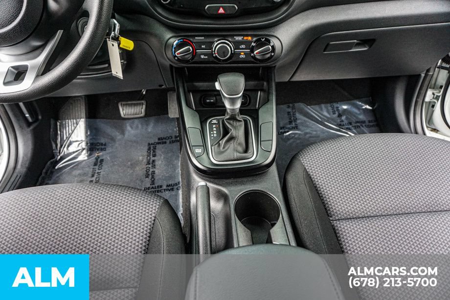 Used 2025 Kia Soul LX w/ LX Technology Package FWD image 39