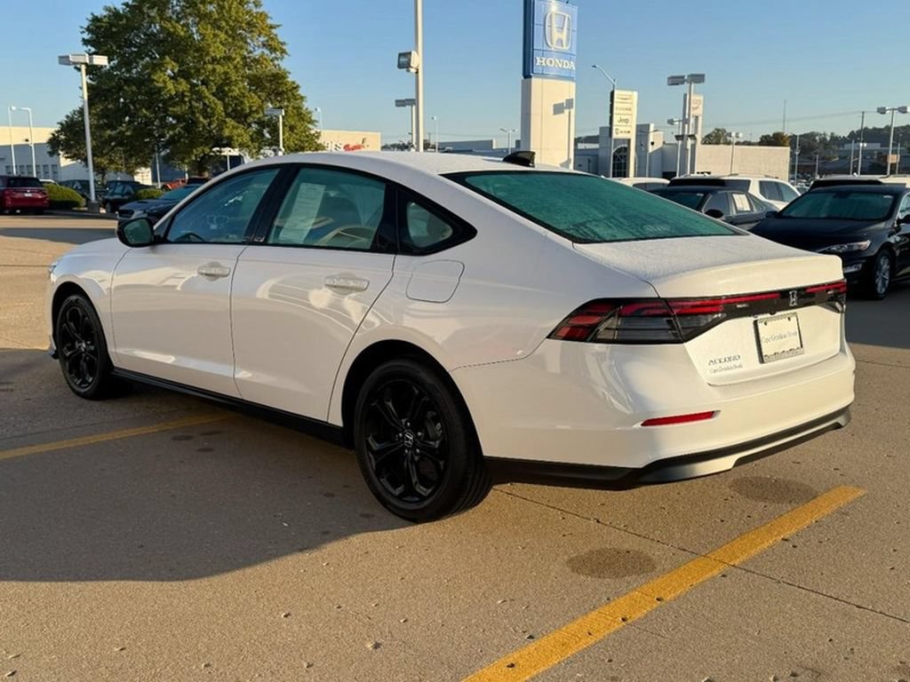 Certified 2025 Honda Accord SE image 6