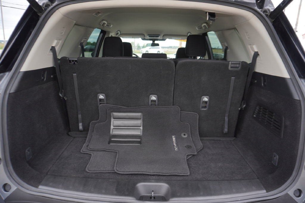Used 2025 Nissan Pathfinder SV AWD/4WD image 28