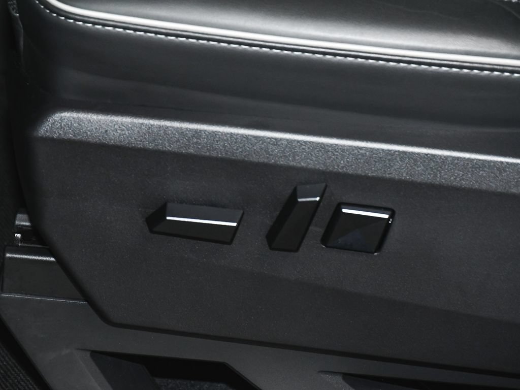 Used 2025 Tesla Cybertruck AWD Crew Cab image 49
