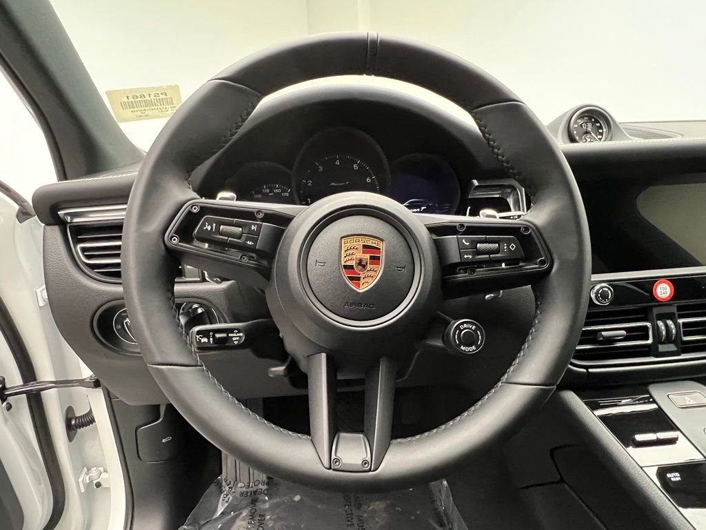 Used 2026 Porsche Macan image 7