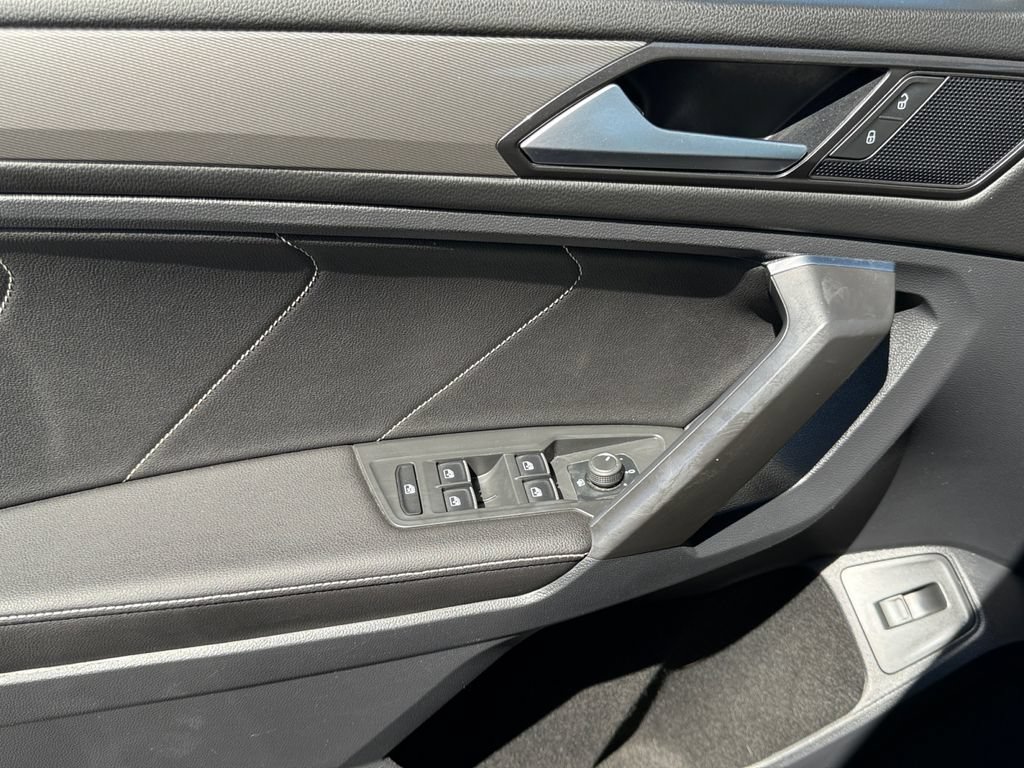Used 2022 Volkswagen Tiguan SE w/ Panoramic Sunroof Package AWD/4WD image 8