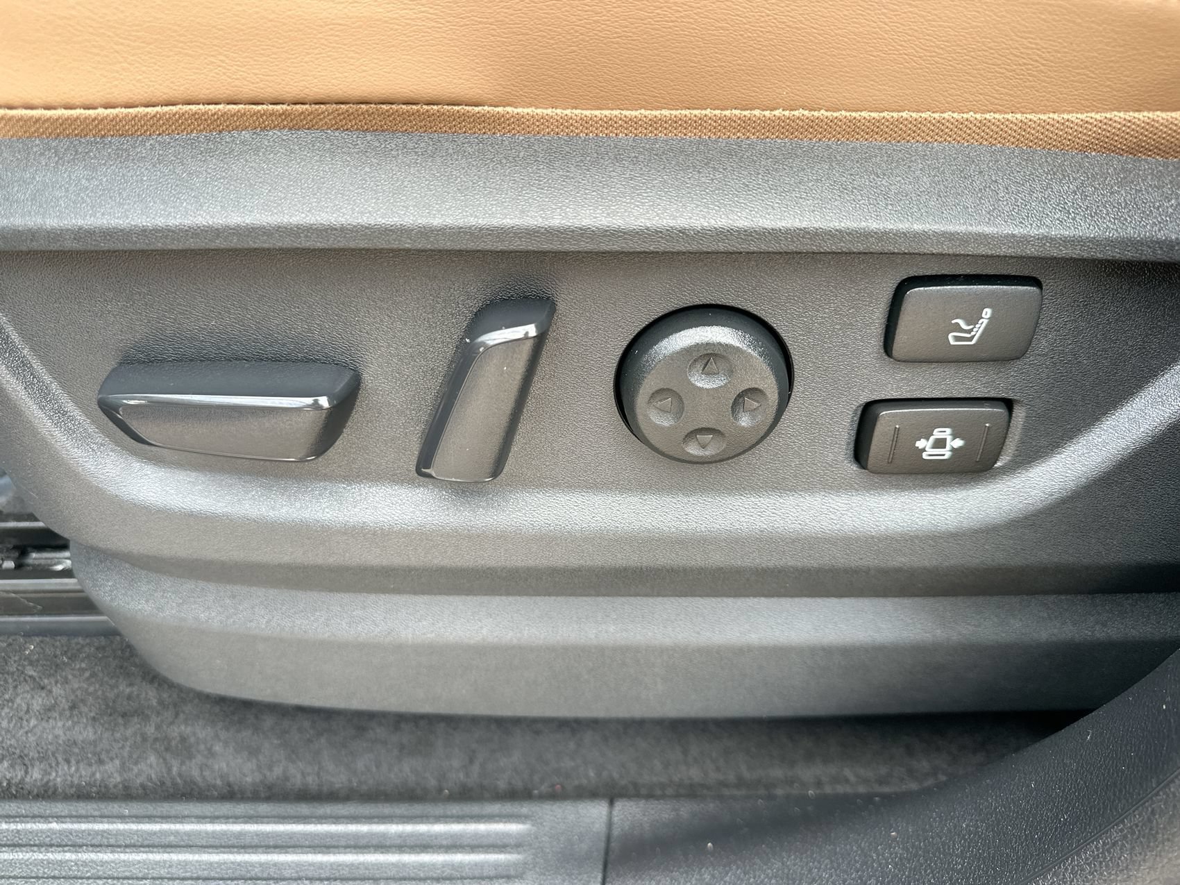 Used 2025 INFINITI QX80 Sensory AWD/4WD image 12