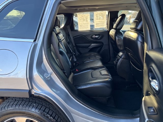 Used 2019 Jeep Cherokee Limited w/ Technology Group AWD/4WD image 10