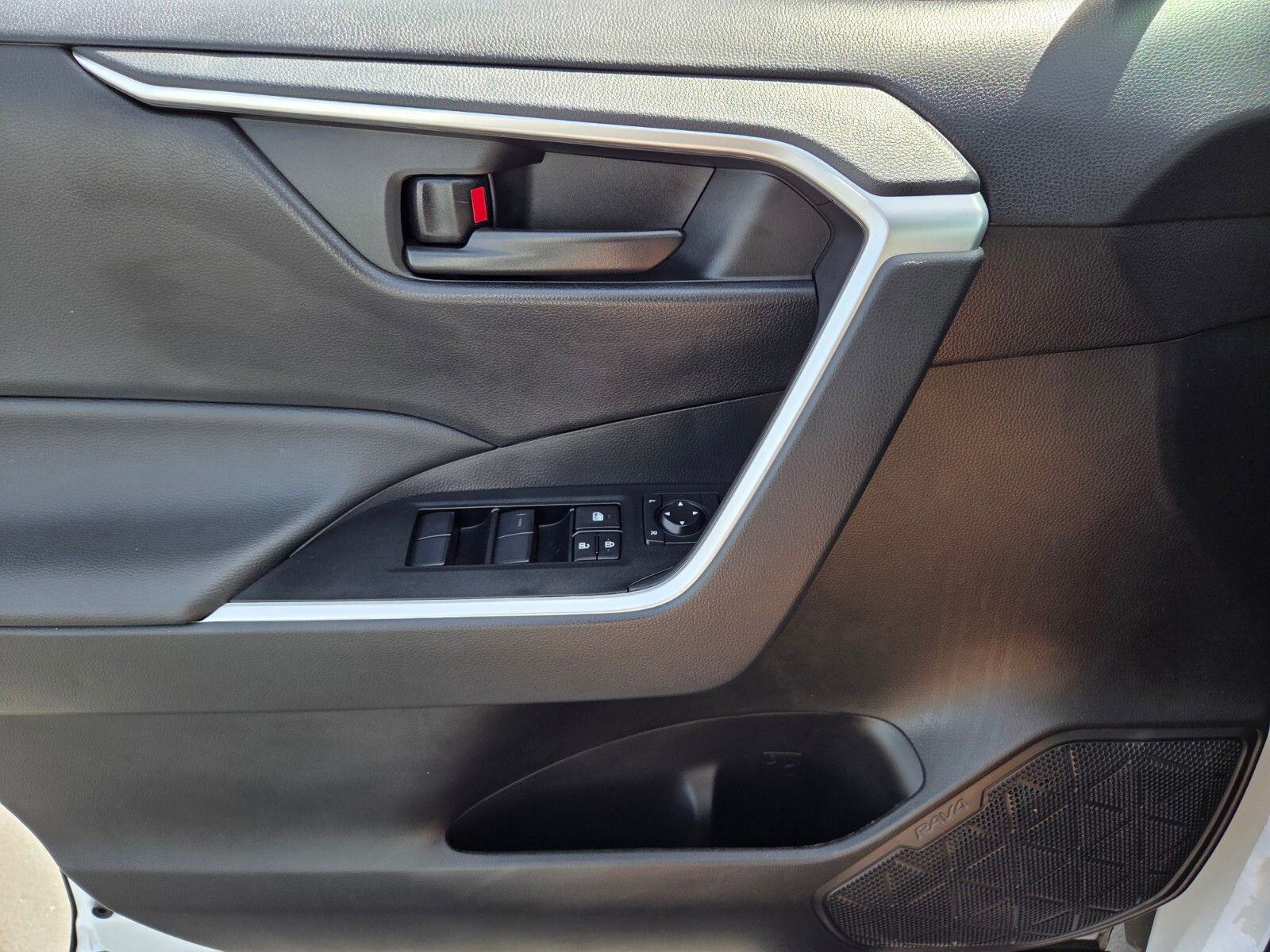 Used 2025 Toyota RAV4 LE FWD image 13