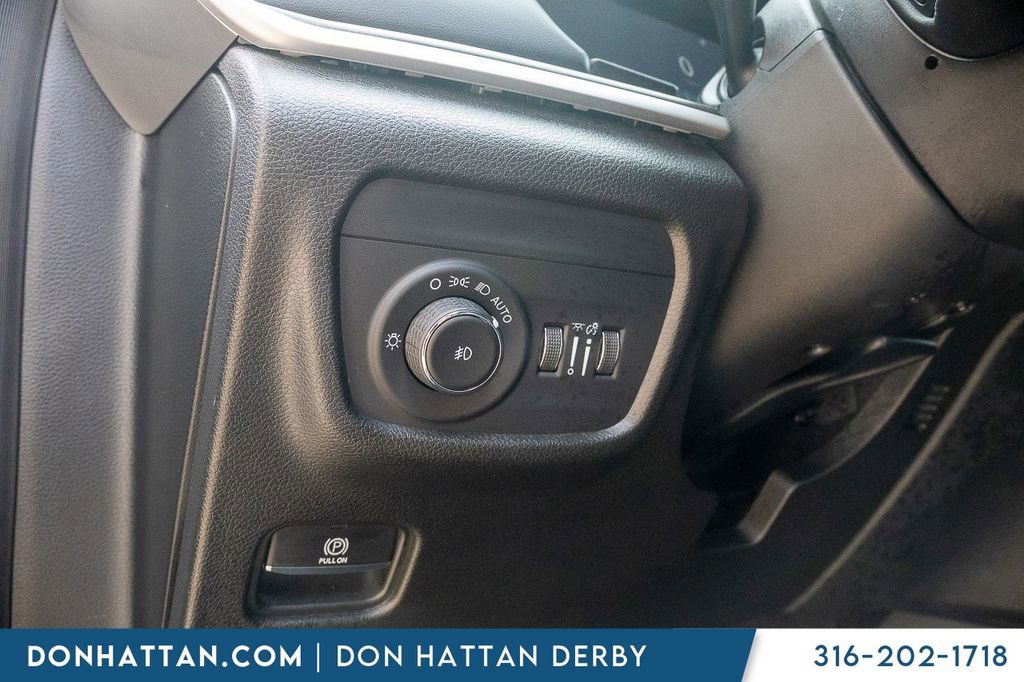 Used 2022 Jeep Grand Cherokee L Limited w/ Black Appearance Package AWD/4WD image 19