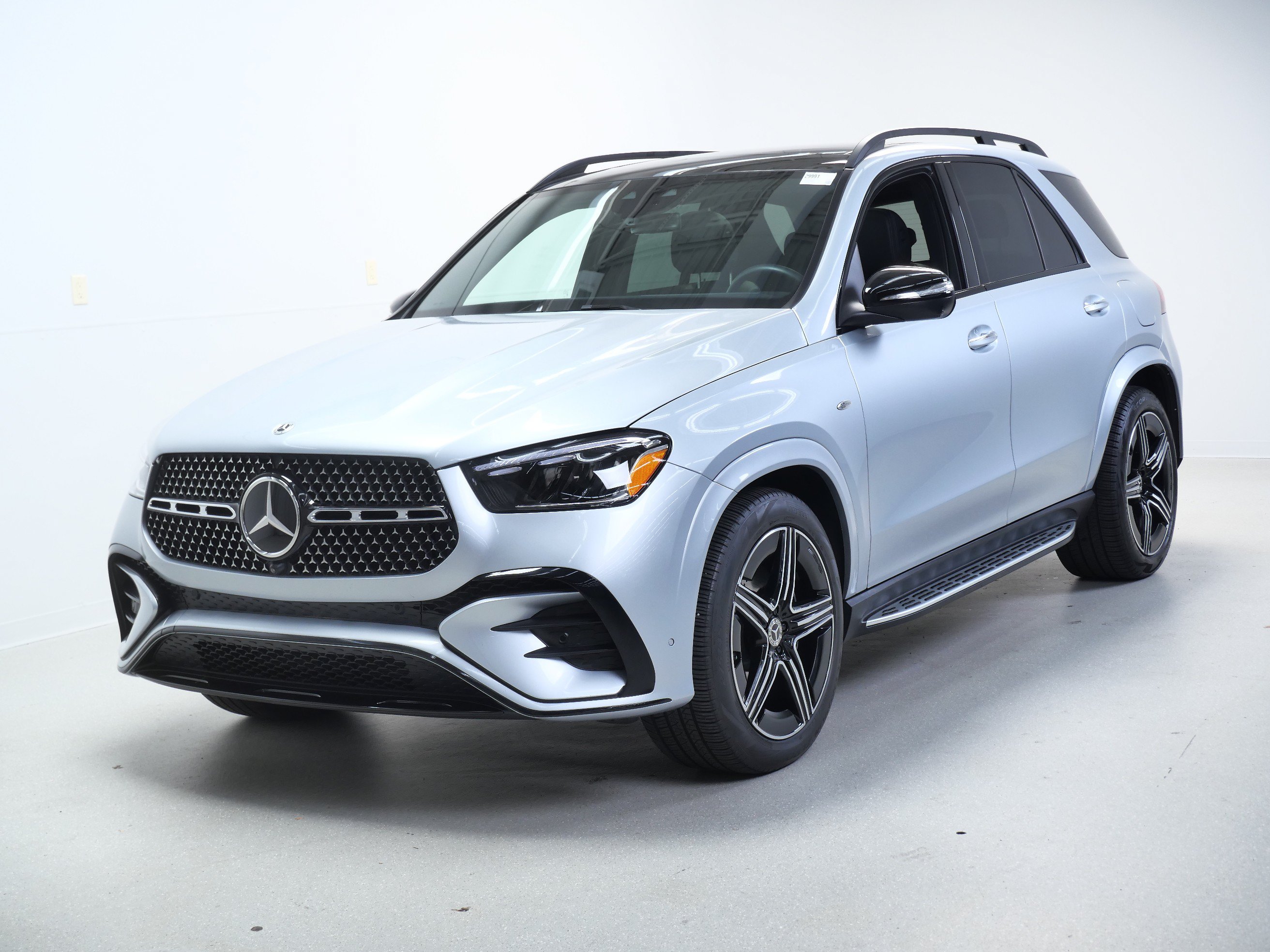 Certified 2025 Mercedes-Benz GLE 450e 4MATIC w/ AMG Line Exterior image 9
