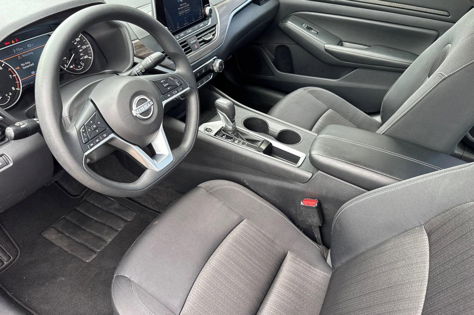 Used 2025 Nissan Altima 2.5 SV image 4