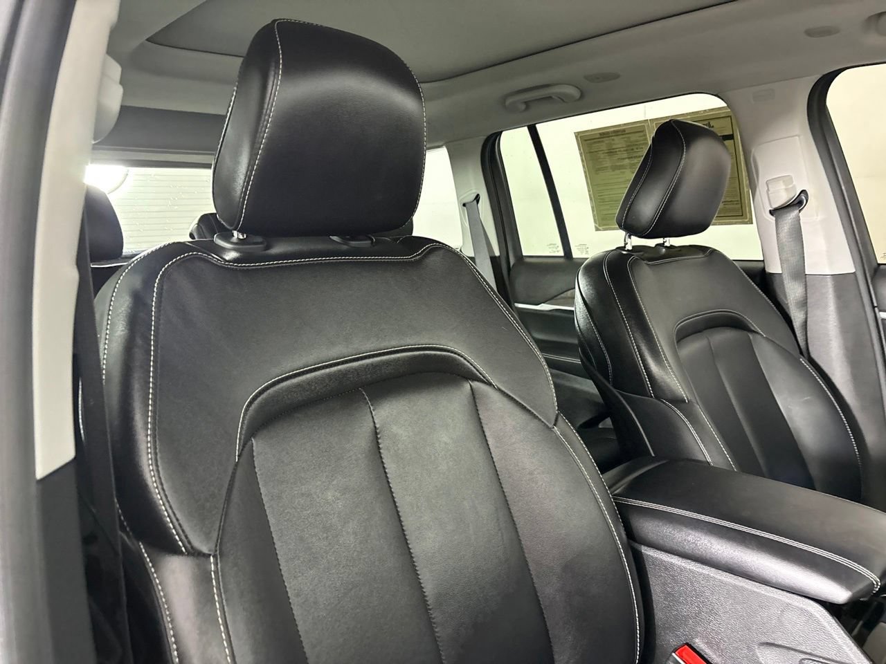 Used 2023 Jeep Grand Cherokee Limited AWD/4WD image 31