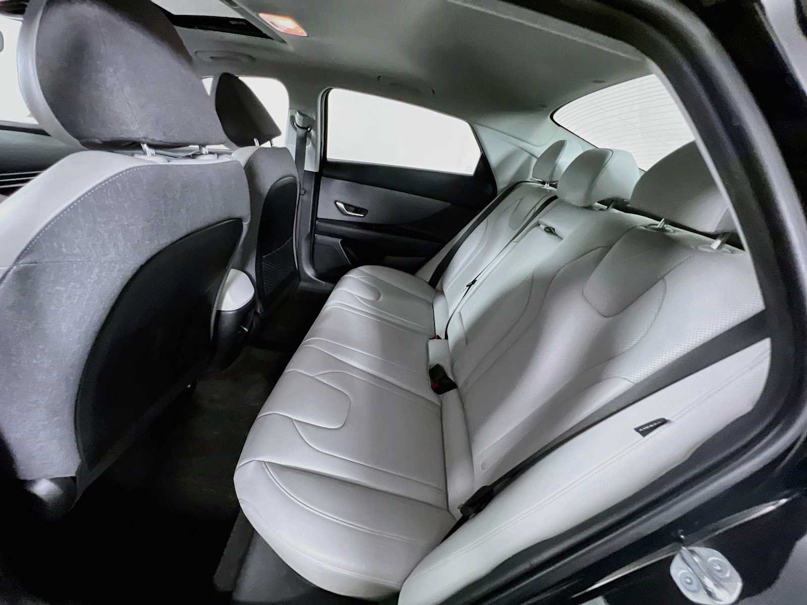 Certified 2025 Hyundai Elantra Limited FWD image 25
