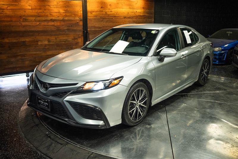 Used 2023 Toyota Camry SE w/ Convenience Package FWD image 2