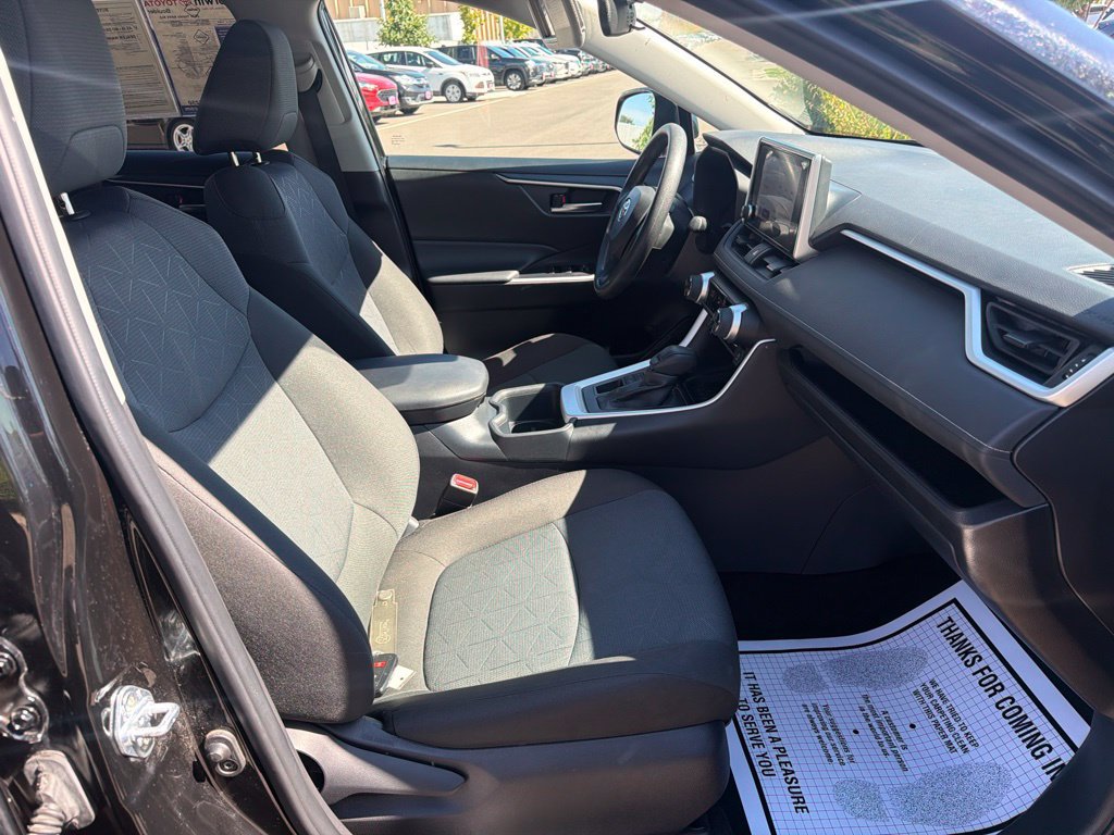 Used 2025 Toyota RAV4 XLE AWD/4WD image 11