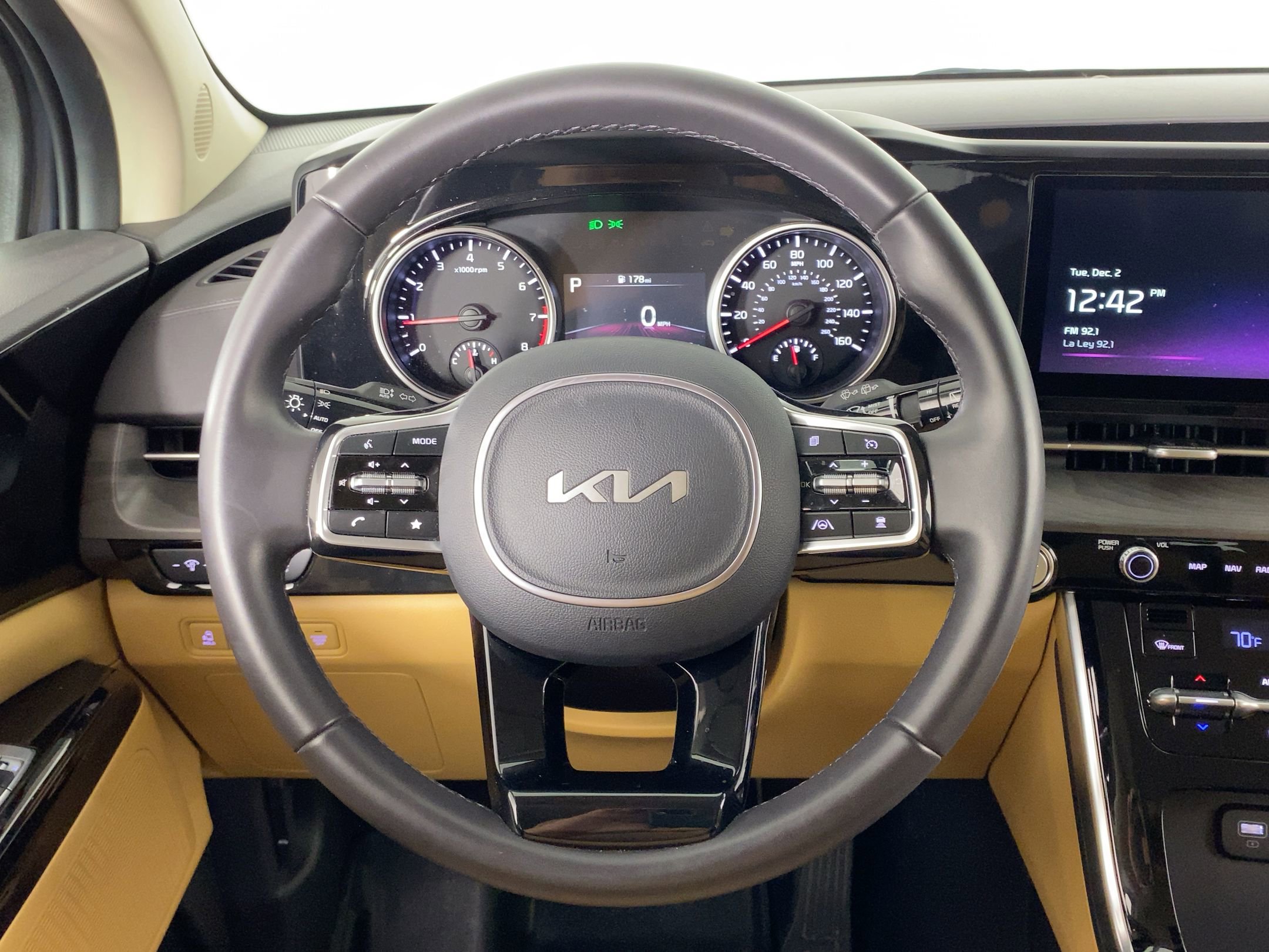 Used 2024 Kia Carnival EX image 13