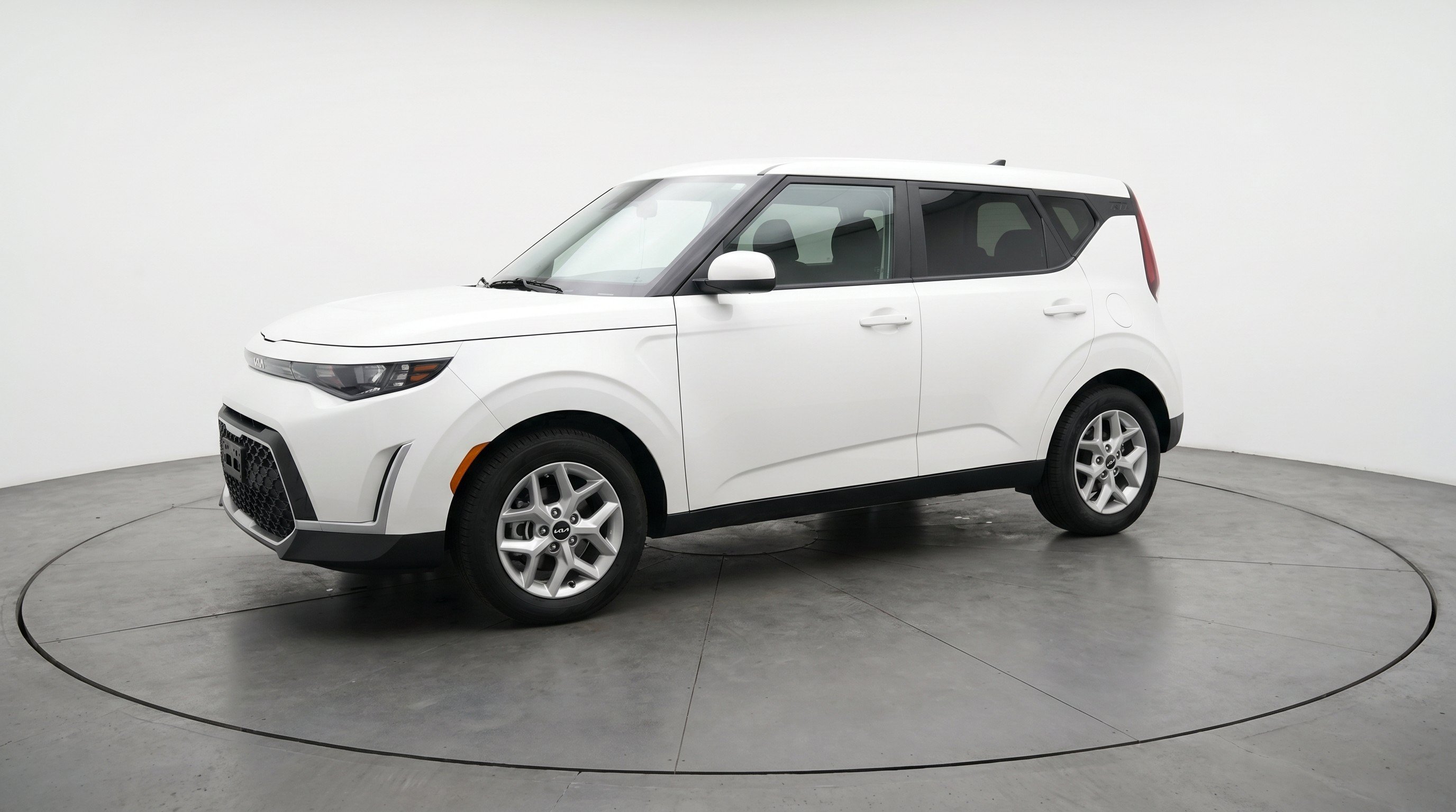 Used 2025 Kia Soul LX w/ LX Technology Package FWD image 3