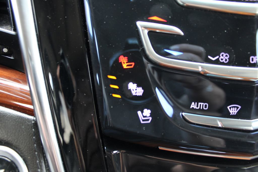 Used 2015 Cadillac Escalade Luxury AWD/4WD image 28