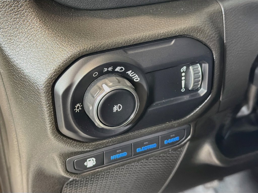 Used 2023 Jeep Wrangler Unlimited Sahara w/ Dual Top Group AWD/4WD image 12