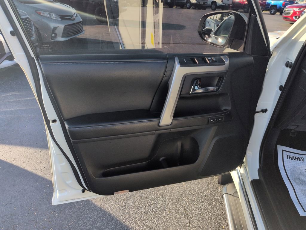 Used 2015 Toyota 4Runner Limited AWD/4WD image 10
