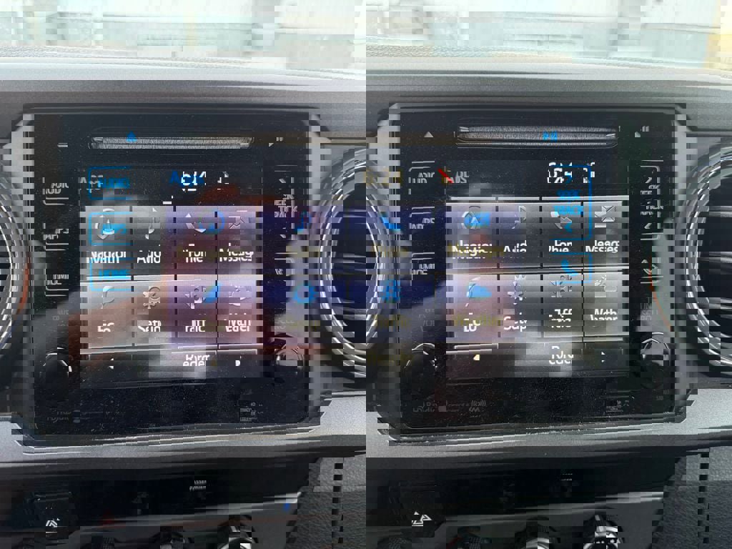 Used 2017 Toyota Tacoma TRD Sport w/ Tow Package (A/T) image 9