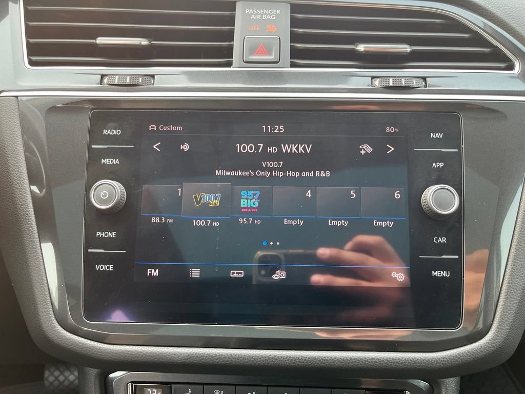 Used 2018 Volkswagen Tiguan SEL AWD/4WD image 18