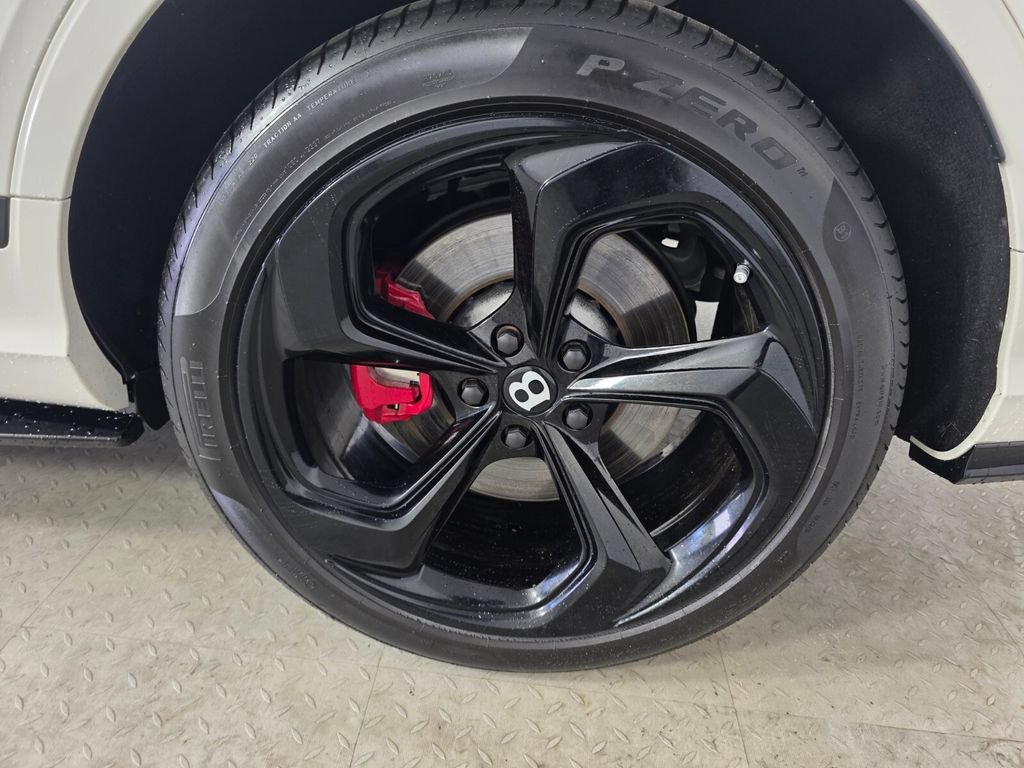 Used 2022 Bentley Bentayga AWD/4WD image 17