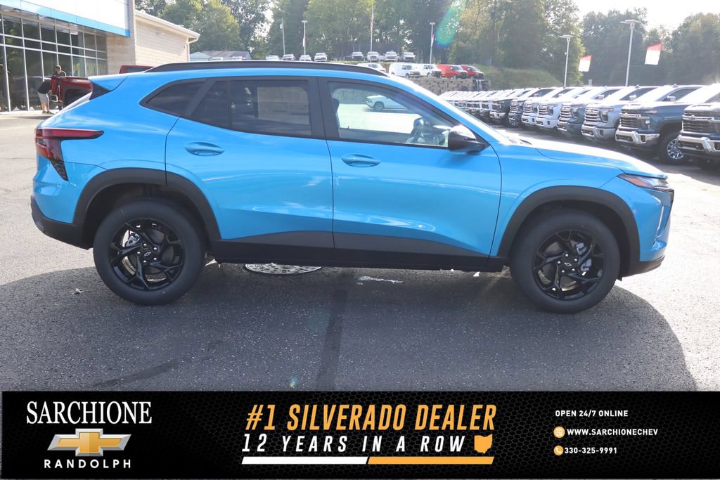 New 2026 Chevrolet Trax LT w/ Midnight Edition FWD image 1