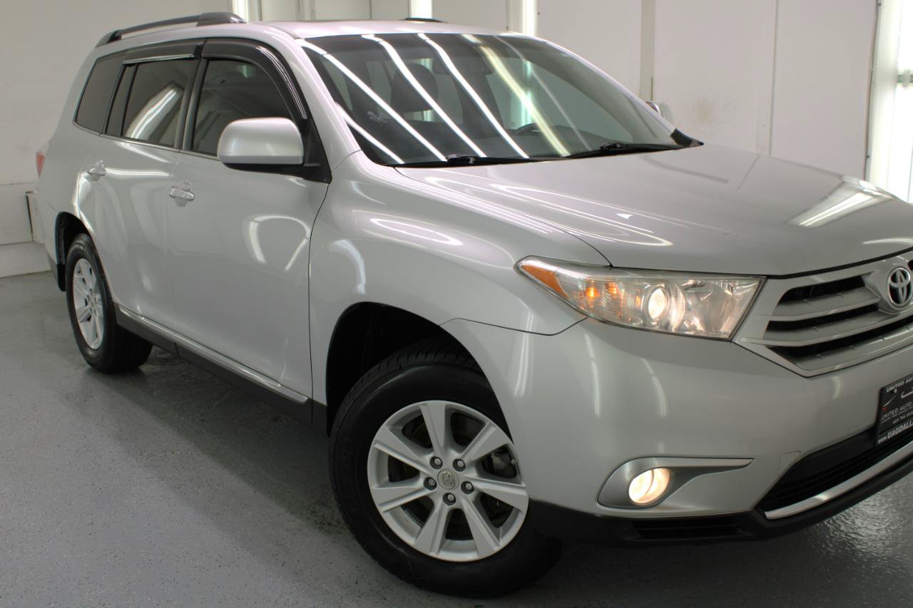Used 2011 Toyota Highlander SE w/ Tow Pkg FWD image 14