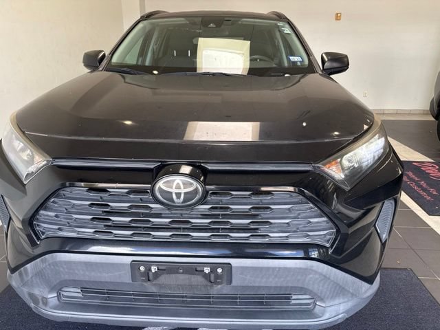 Used 2020 Toyota RAV4 LE FWD image 4