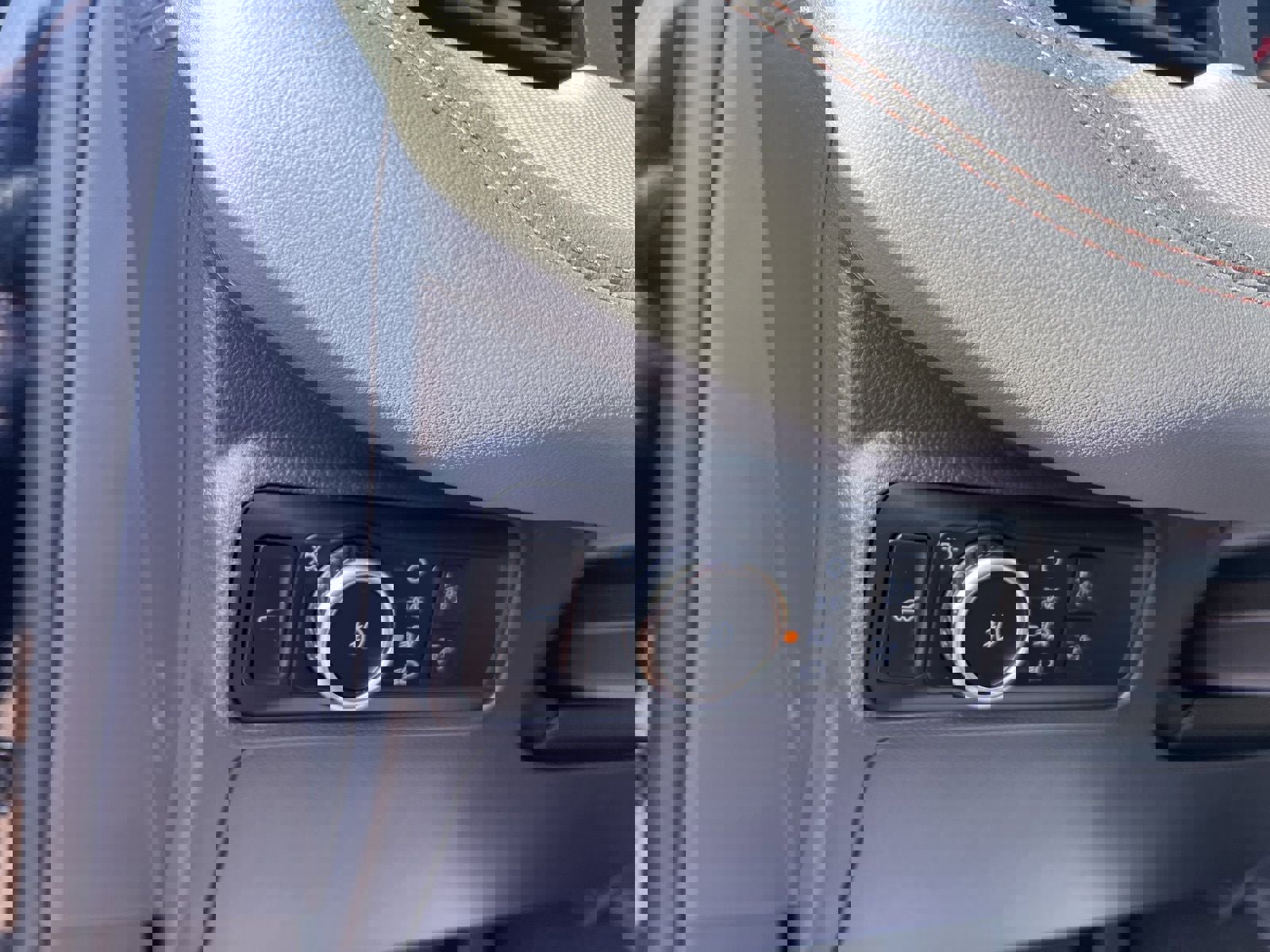 New 2025 Ford Explorer Active w/ Active Comfort Package image 21