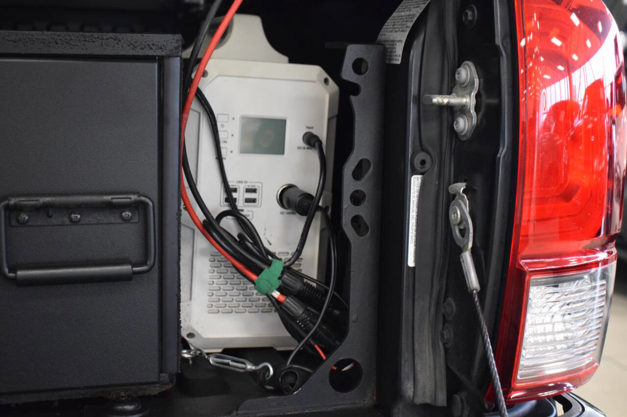 Used 2017 Toyota Tacoma TRD Off-Road image 29