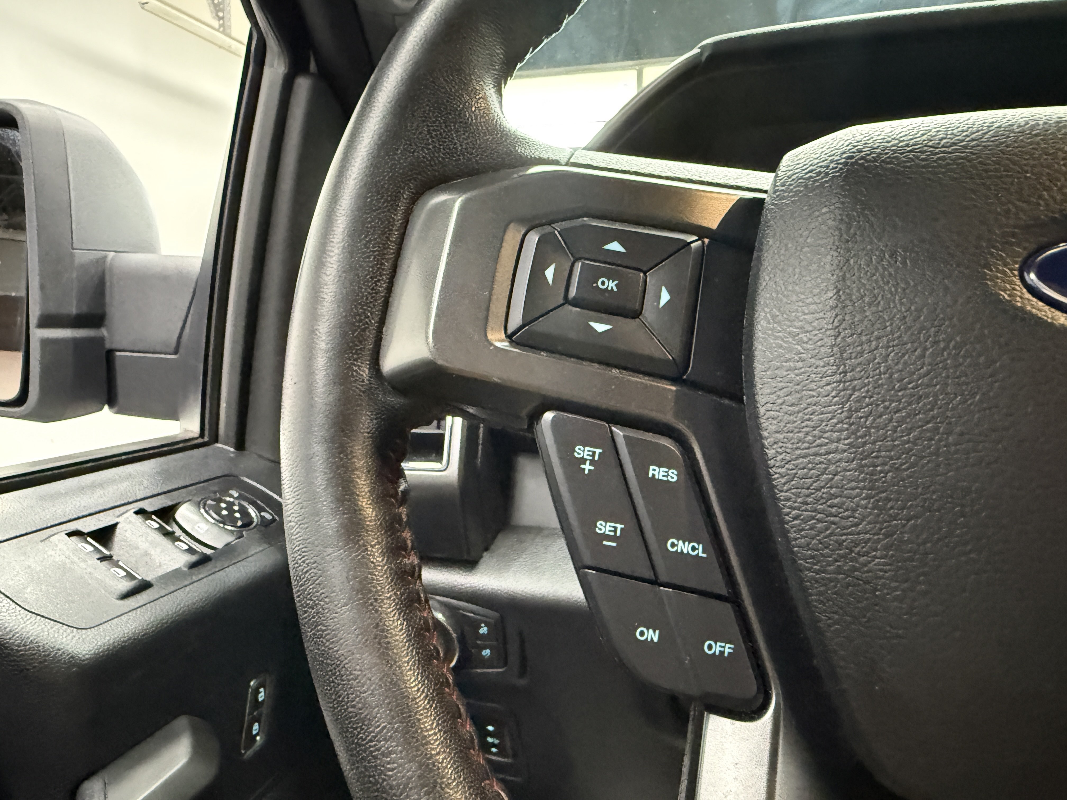 Used 2020 Ford F150 XLT w/ Equipment Group 302A Luxury AWD/4WD image 14