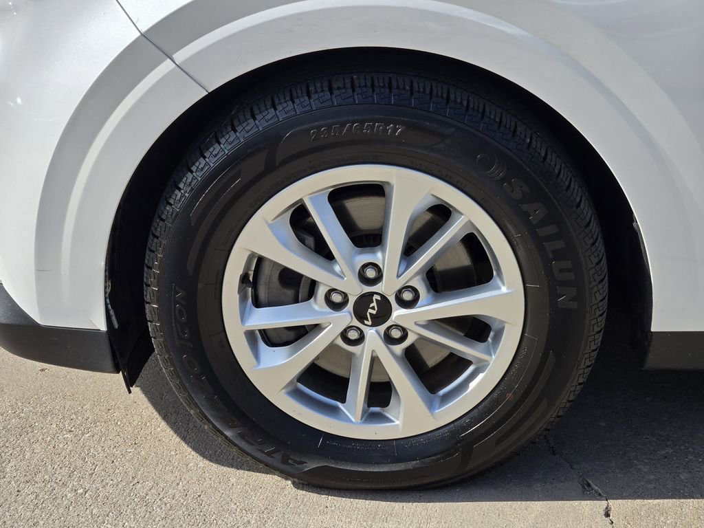 Used 2022 Kia Carnival LX image 10