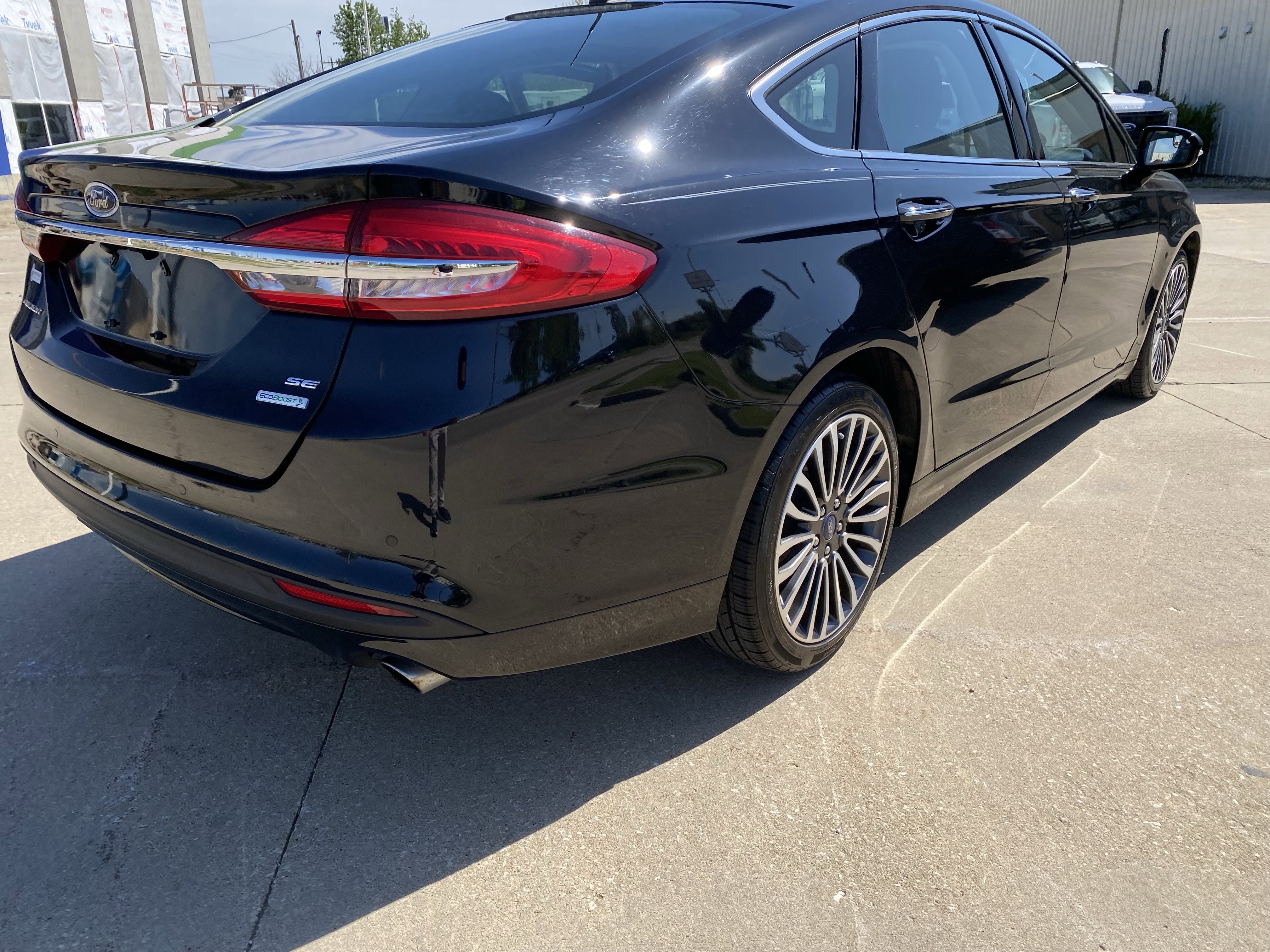 Used 2017 Ford Fusion SE w/ Fusion SE Technology Package image 10