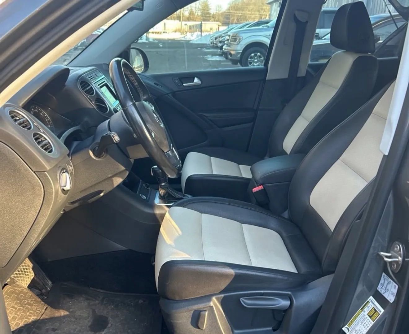 Used 2016 Volkswagen Tiguan S image 5