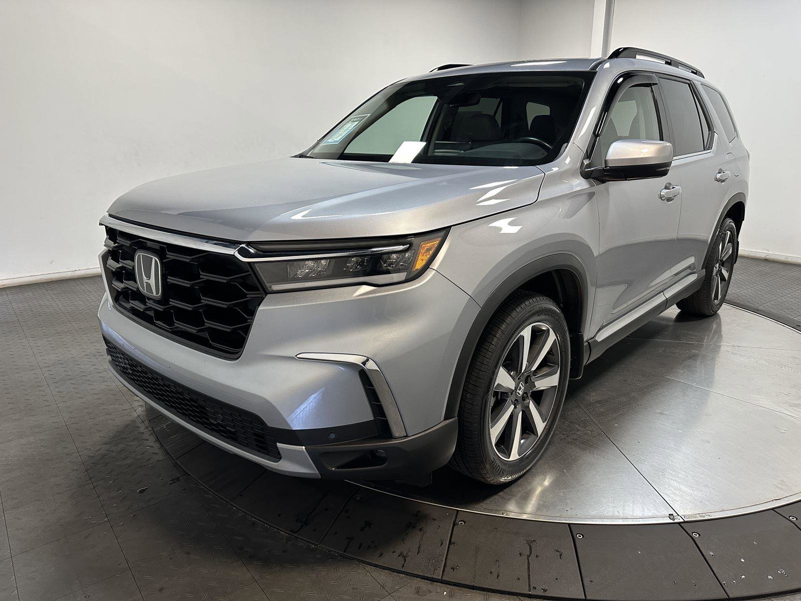 Certified 2024 Honda Pilot Touring image 6