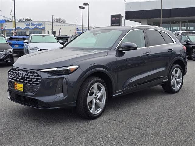 Used 2025 Audi Q5 Premium Plus w/ Premium Plus image 3