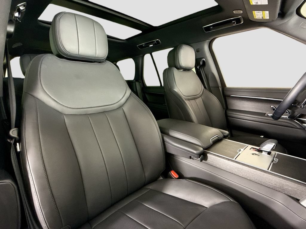 Used 2025 Land Rover Range Rover SE AWD/4WD image 14