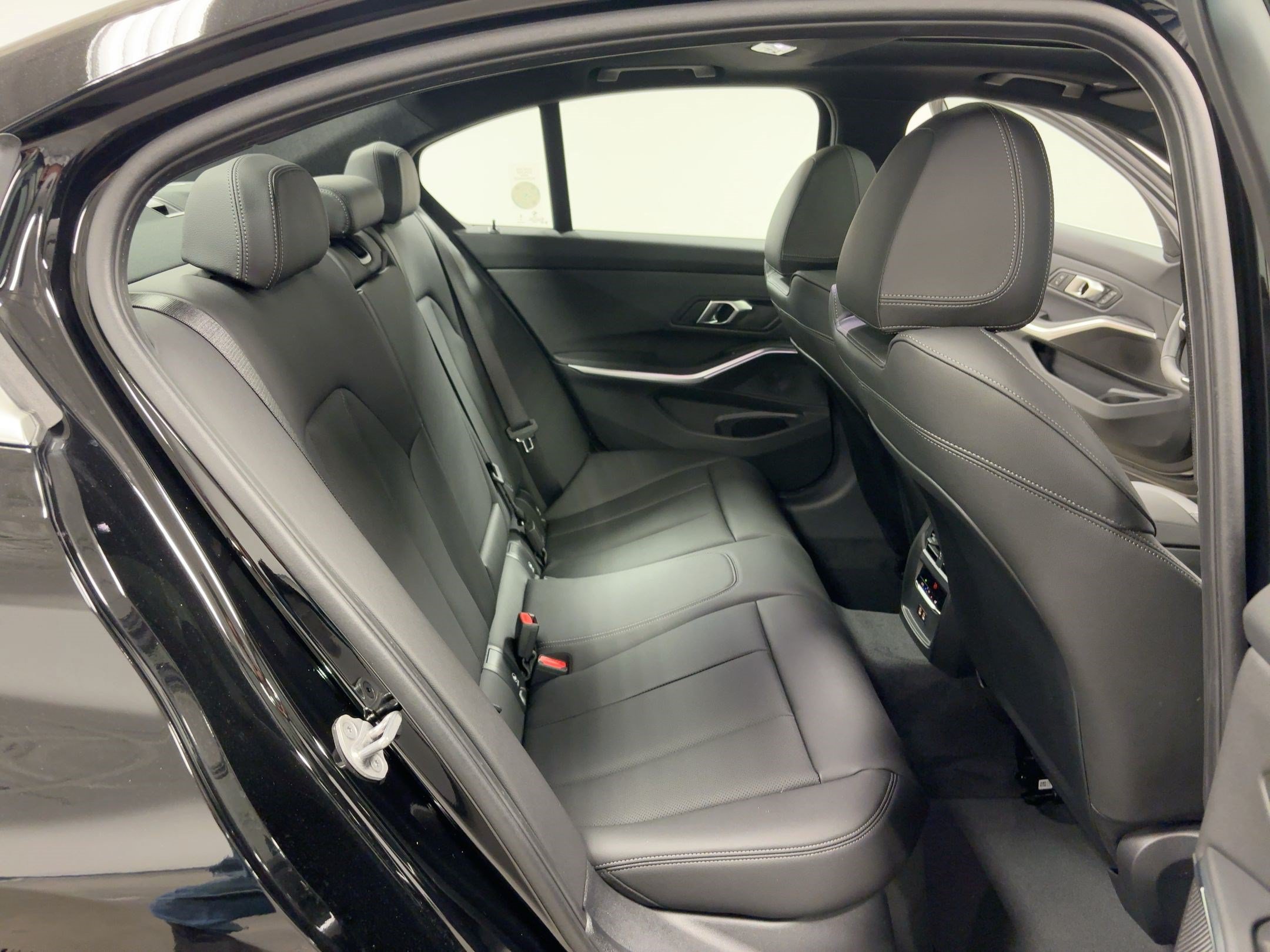Used 2026 BMW 330i Sedan w/ Convenience Package RWD image 30