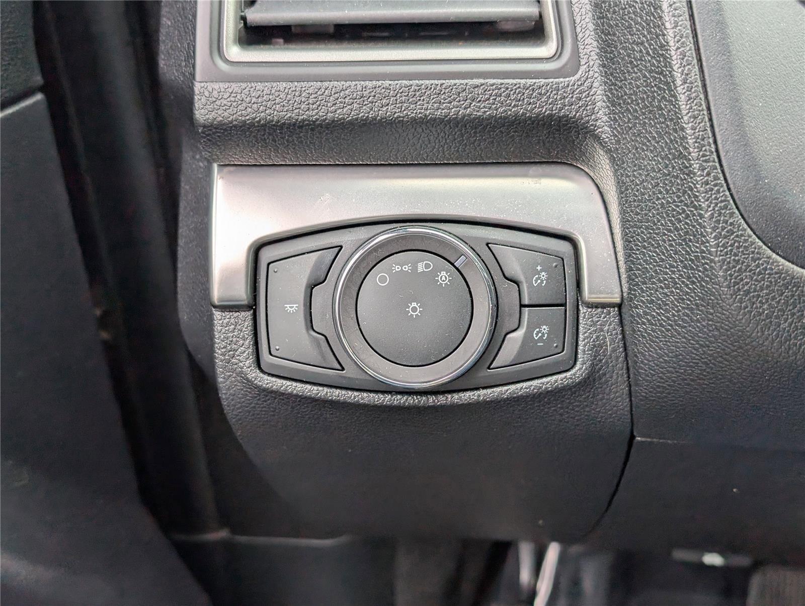 Used 2019 Ford Explorer XLT image 21