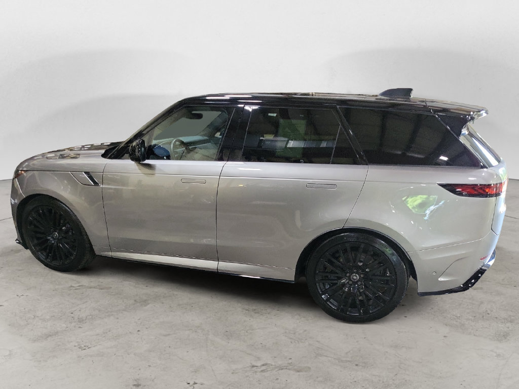 Used 2024 Land Rover Range Rover Sport AWD/4WD image 2