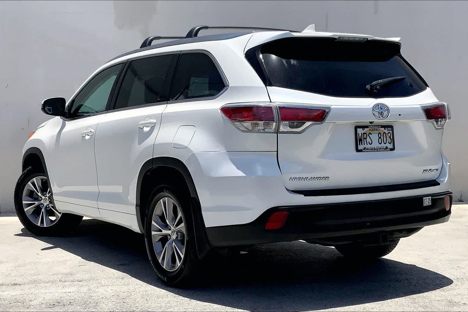 Used 2014 Toyota Highlander XLE w/ Preferred Accessory Package AWD/4WD image 4