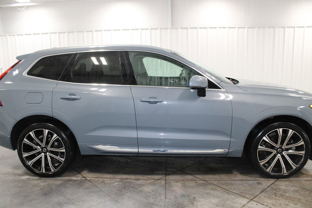 Used 2023 Volvo XC60 B6 Ultimate image 11