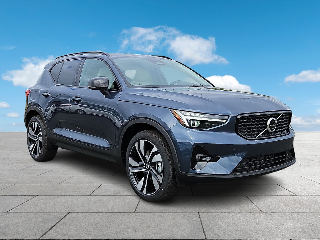 New 2026 Volvo XC40 B5 Ultra w/ Protection Package Premier
