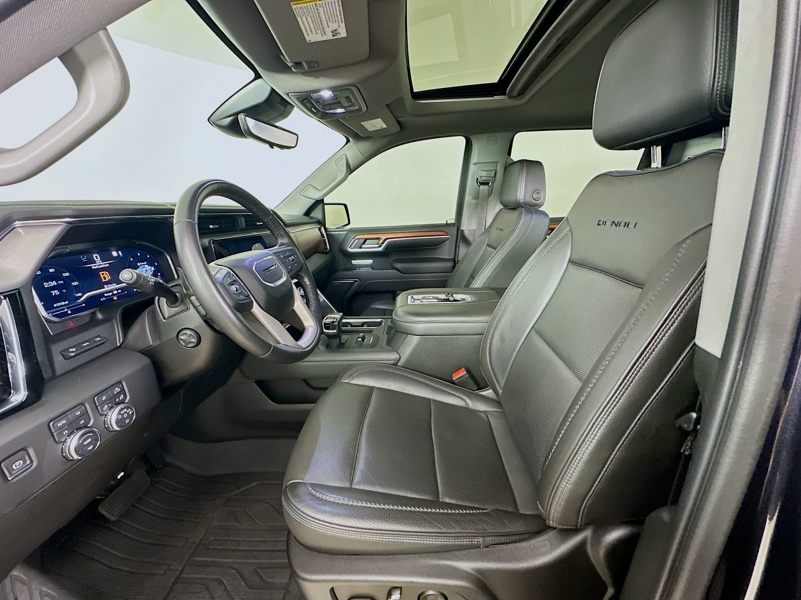 Used 2022 GMC Sierra 1500 Denali w/ Technology Package AWD/4WD image 32